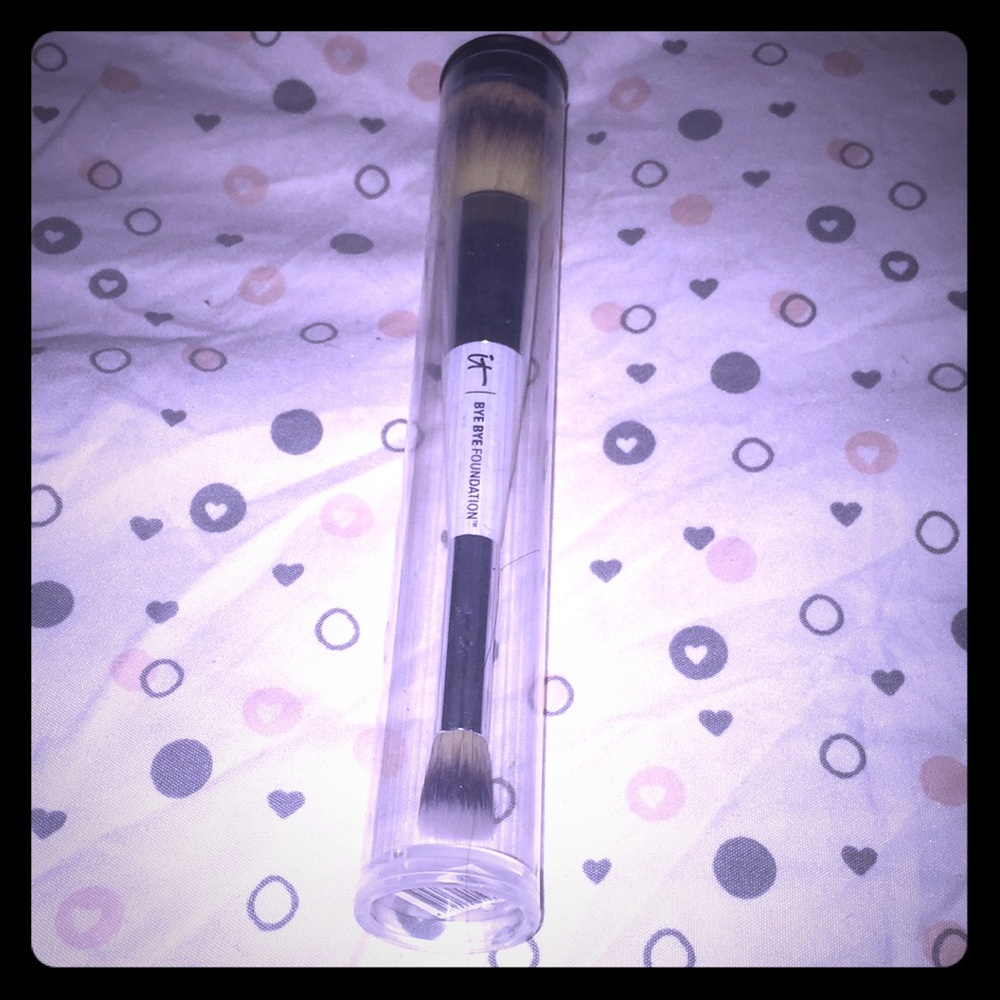 It cosmetics All-over brush